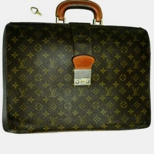 🔥🔥🔥🔥LOUIS VUITTON🔥🔥SERVIETTE CONSEILOR FERMOIR🔥🔥